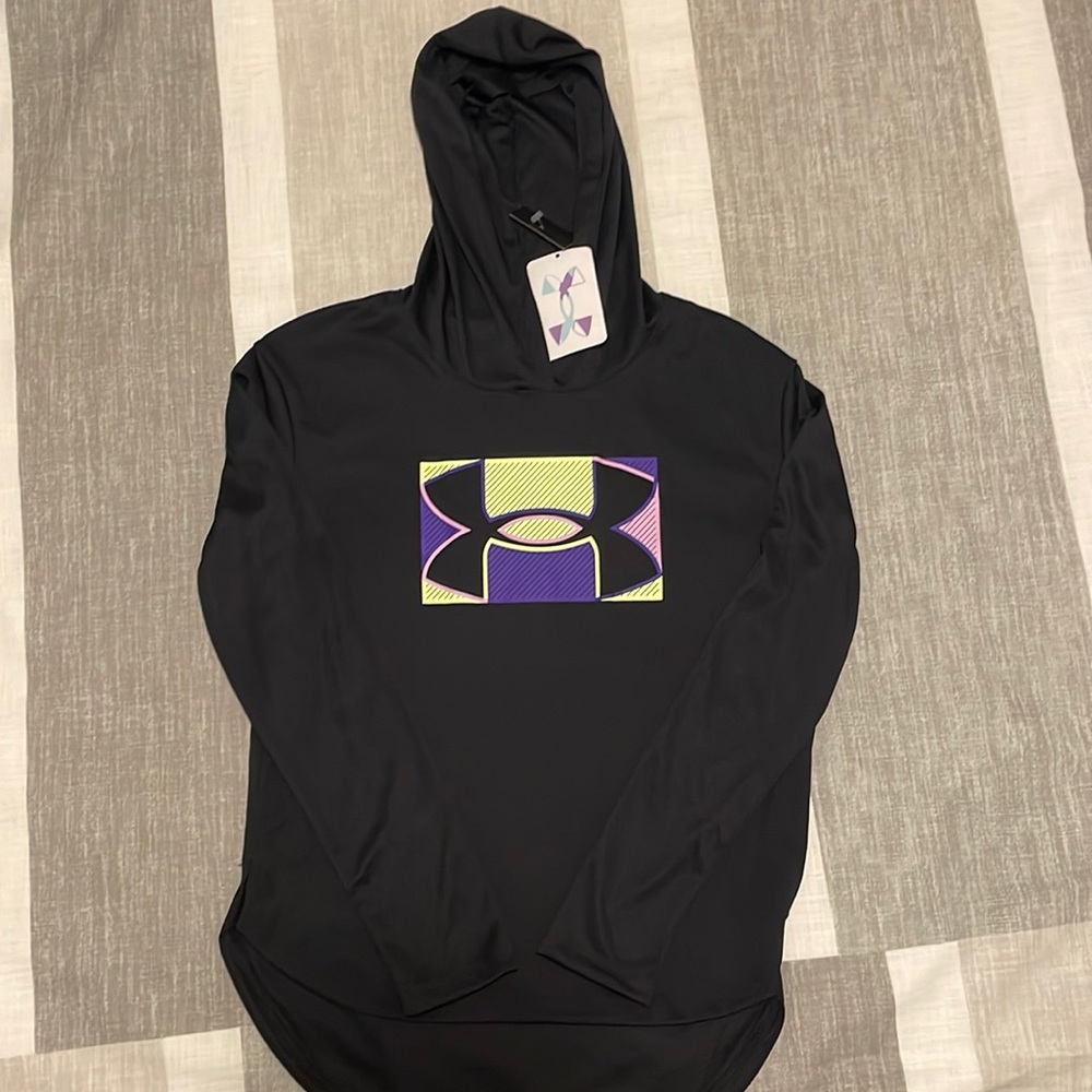 Under Armour Pullover. Youth Medium Great for cool summer mornings or evenings.